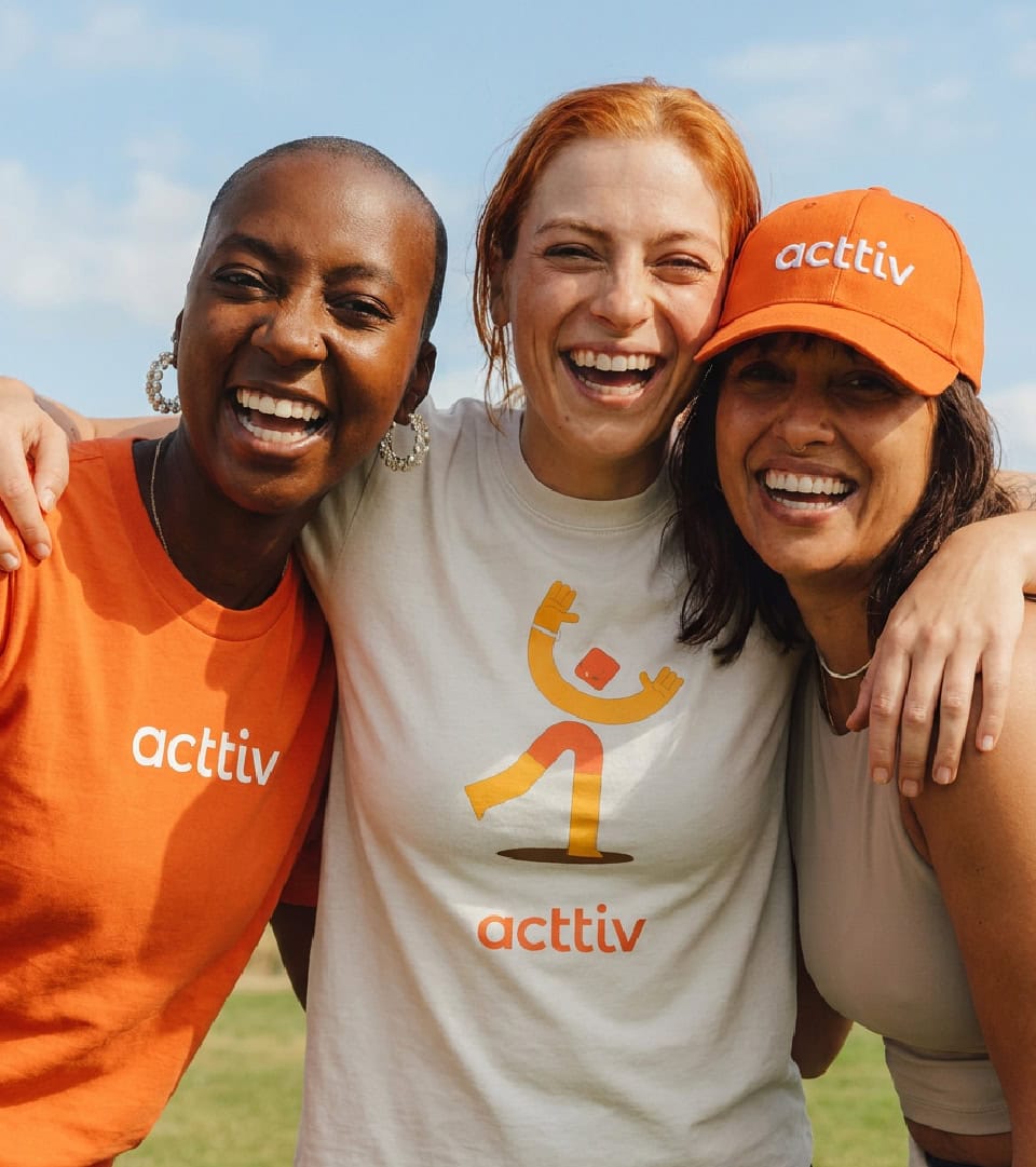 Equipo Acttiv con la nueva identidad de marca aplicada