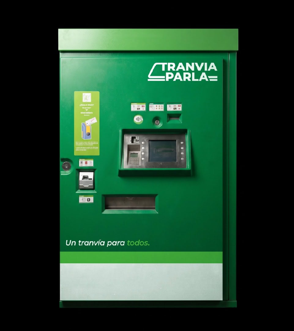 Máquina de venta de billetes de Tranvía de Parla con la identidad de Baud